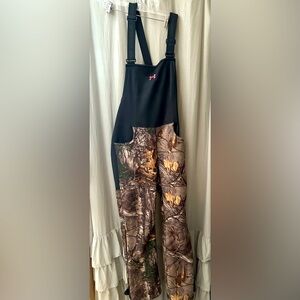 Women’s Under Armour Camo Bibs Sz M
